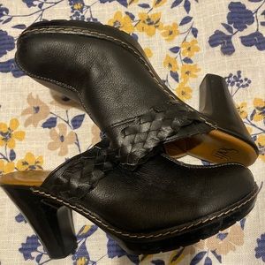 Sofft Womens Black Leather Slip On Mule Braided Woven Accent Heel Clog Size 9